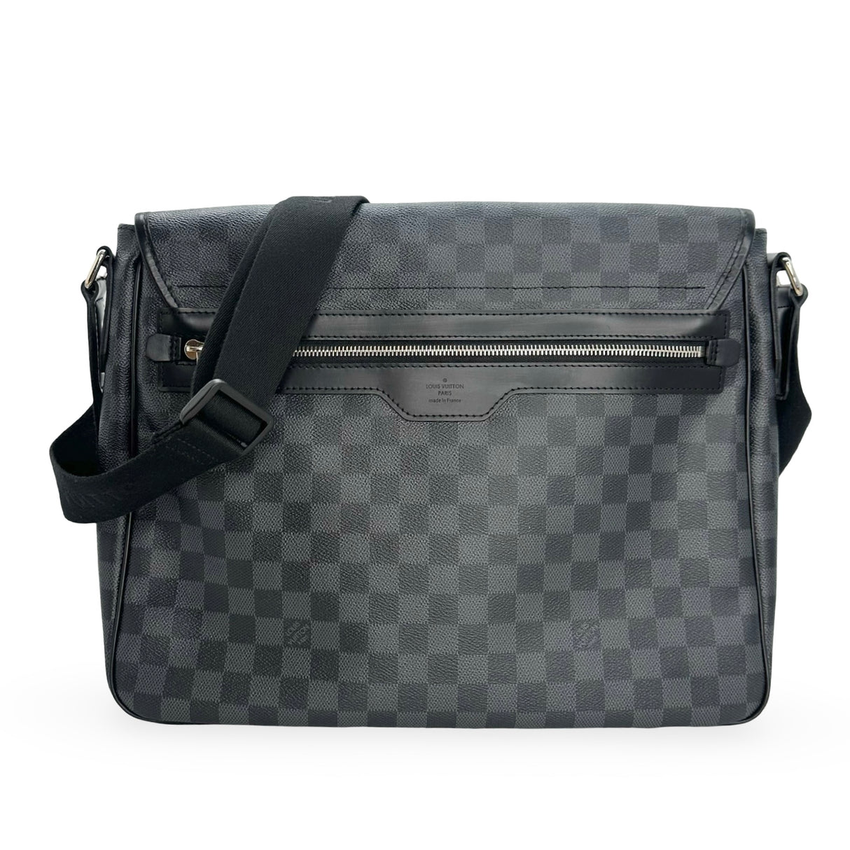 LOUIS VUITTON: Damier Graphite Daniel Messenger GM