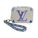LOUIS VUITTON: Monogram Giant By the Pool Wapity Case