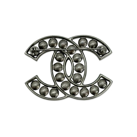 CHANEL: Pearl CC Brooch