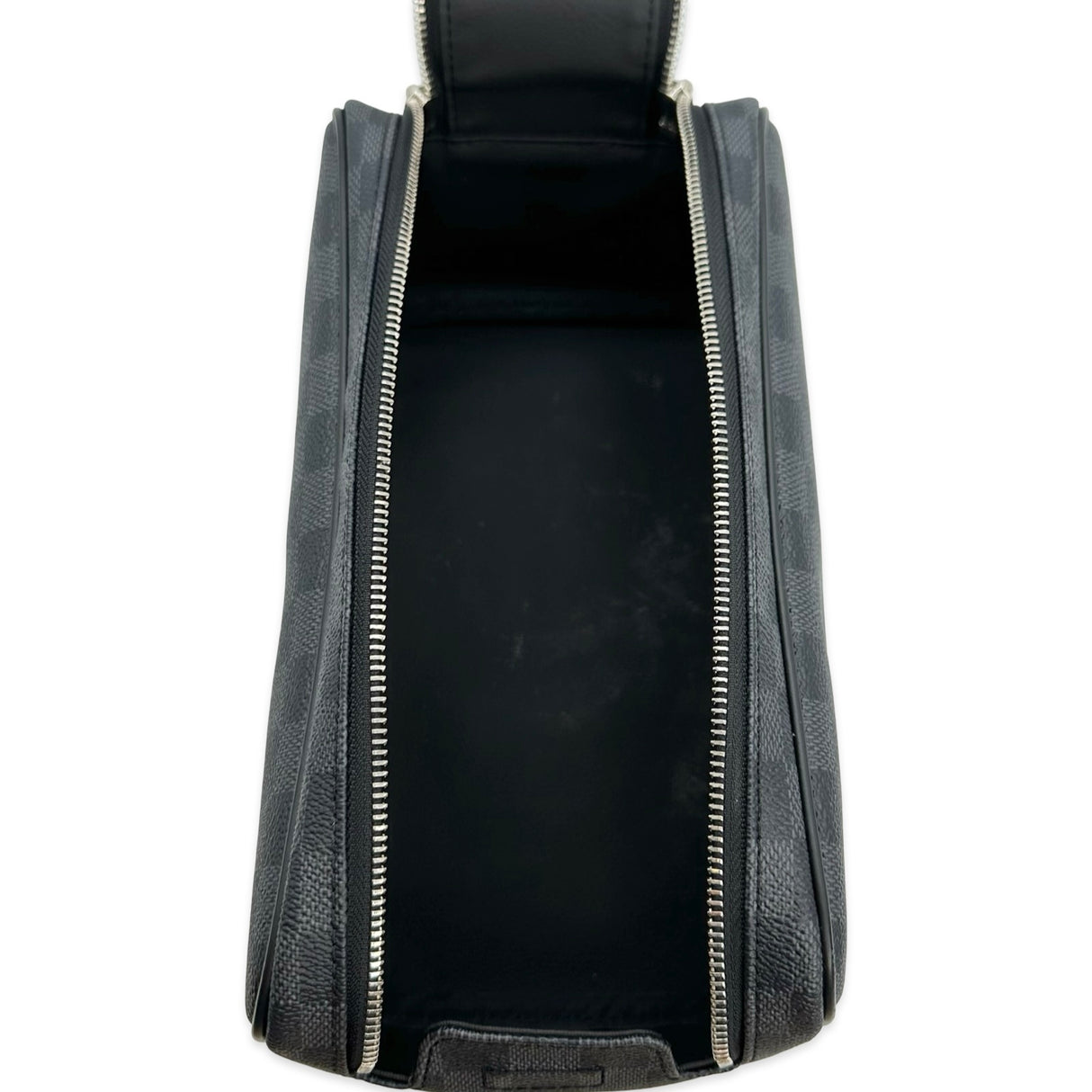 LOUIS VUITTON: Damier Graphite Dopp Kit