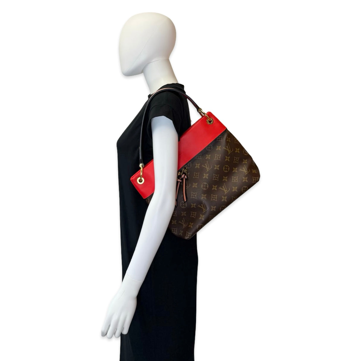 LOUIS VUITTON: Monogram Tuileries Besace