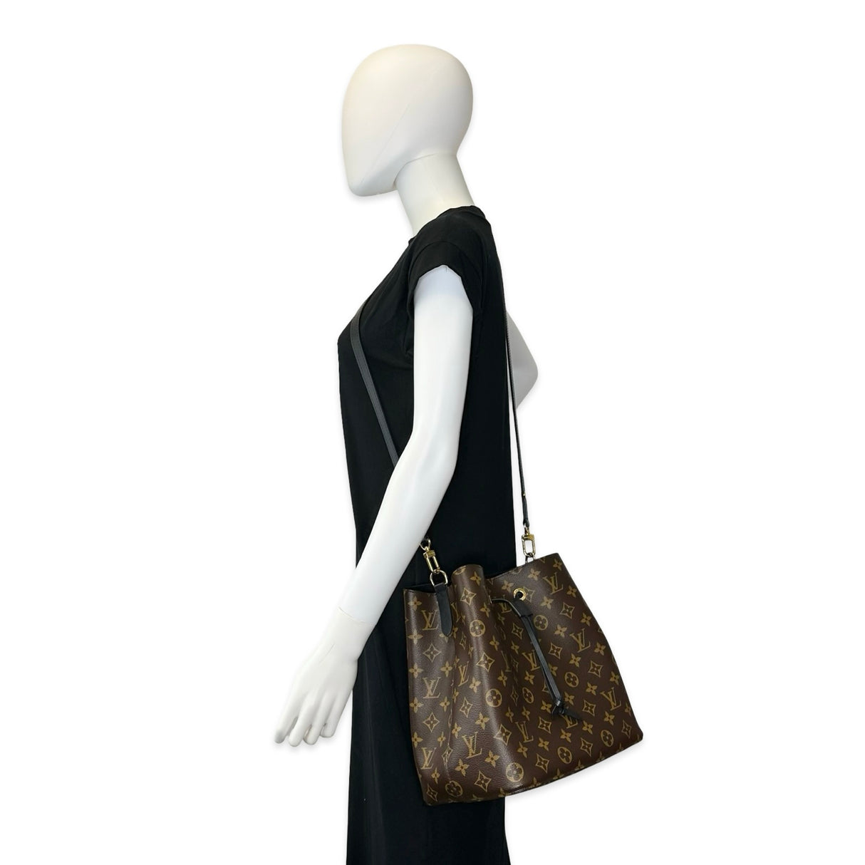 LOUIS VUITTON: Monogram NeoNoe MM