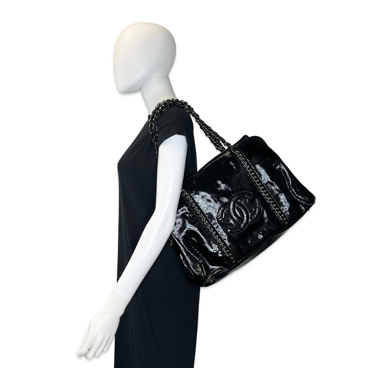 CHANEL: Patent Leather Large Luxe Linge Tote