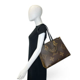 LOUIS VUITTON: Monogram OntheGo MM