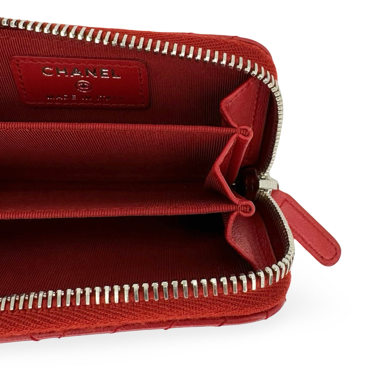 CHANEL: Chevron Quilted Lambskin Zip Coin Purse