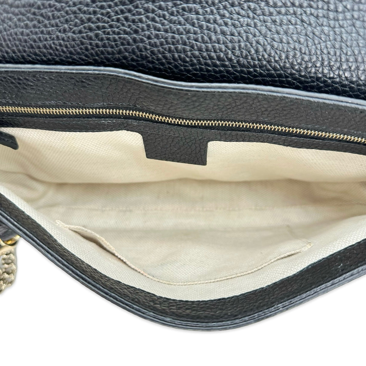 GUCCI: Leather Medium Soho Flap Chain Bag