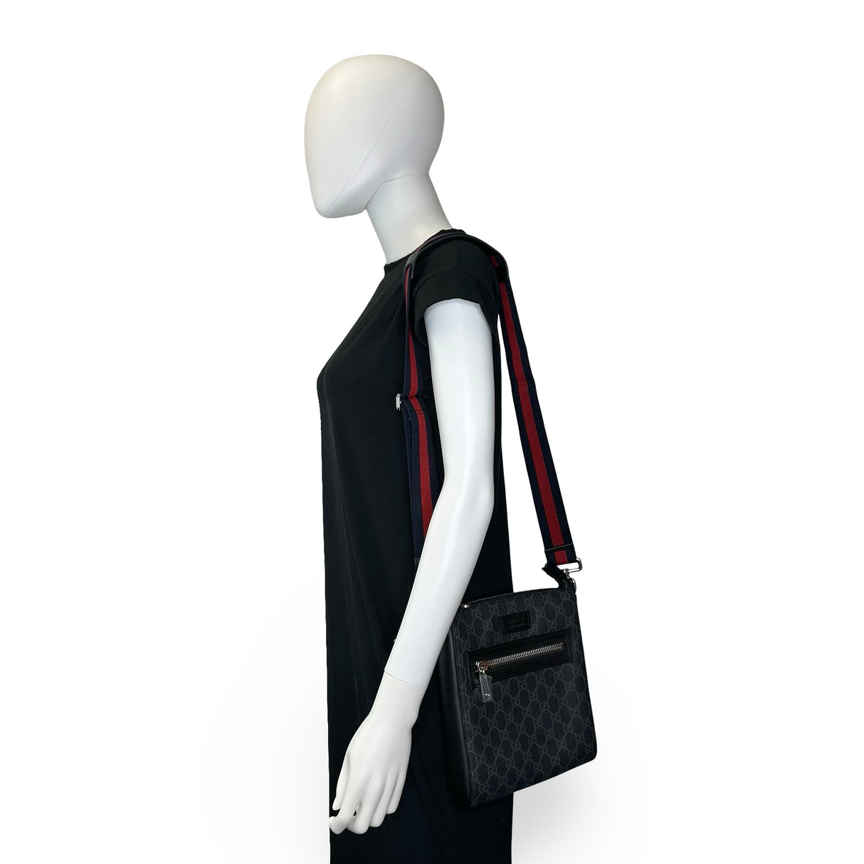 GUCCI: GG Supreme Small Messenger
