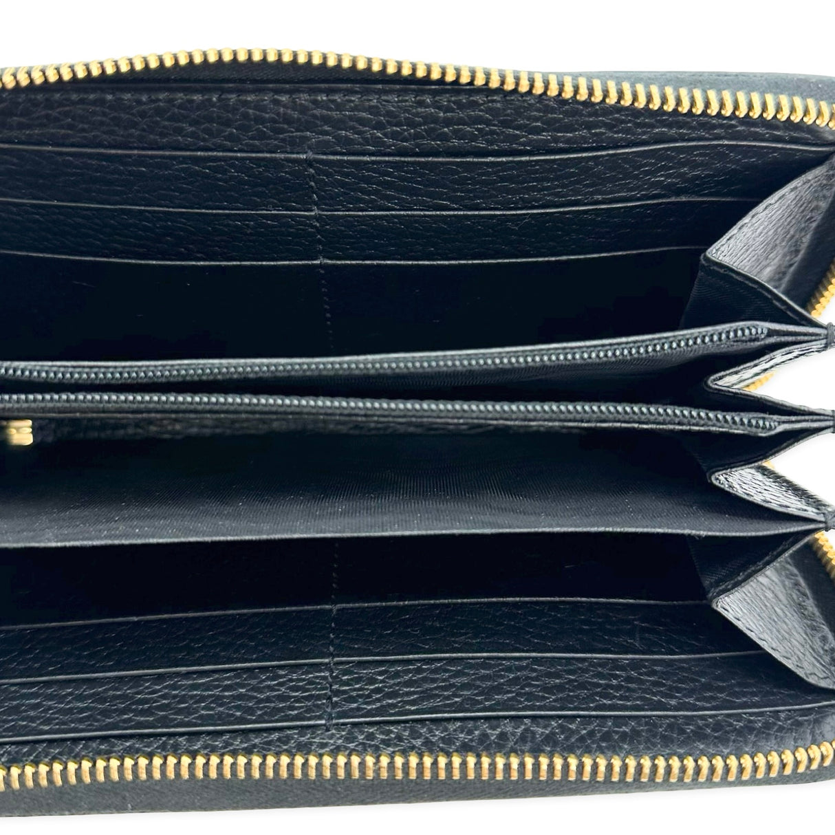 GUCCI: GG Supreme Bicolor Zip Around Wallet