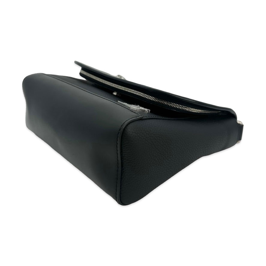 LOUIS VUITTON: Monogram Pulse Messenger