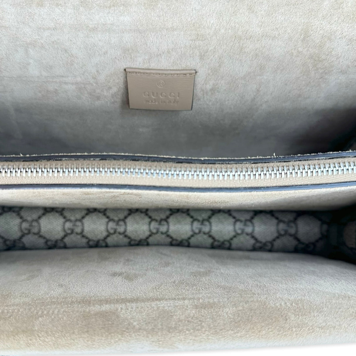 GUCCI: GG Supreme Medium Dionysus Chain Bag