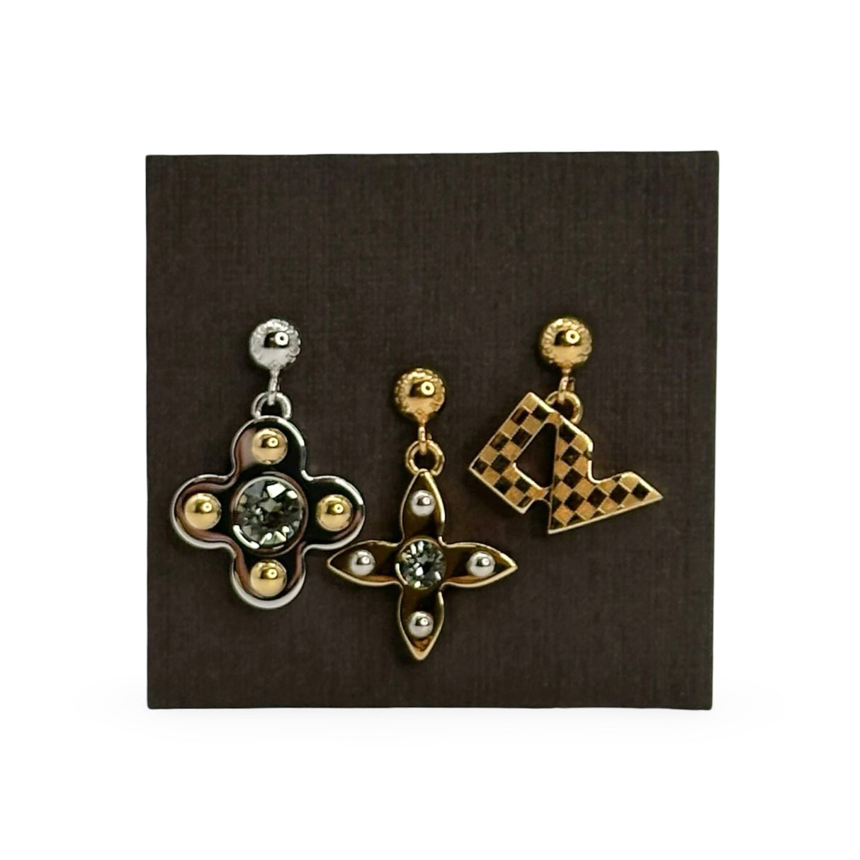 LOUIS VUITTON: Crystal Love Letters Timeless Stud Earrings Set