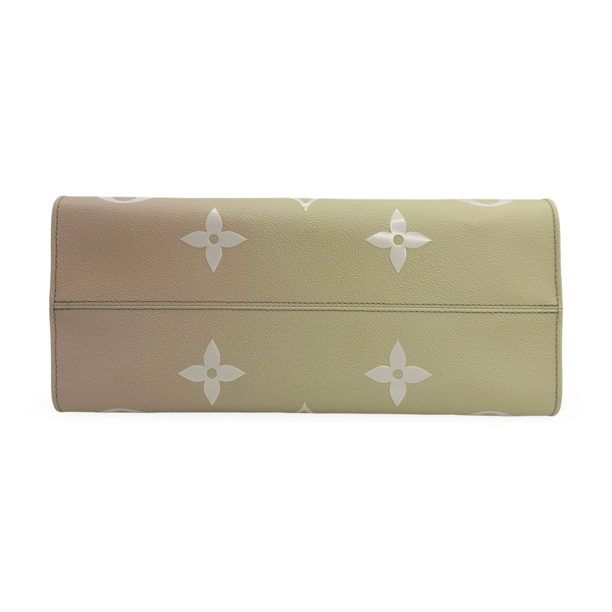 LOUIS VUITTON: Monogram Giant Spring in the City OntheGo MM