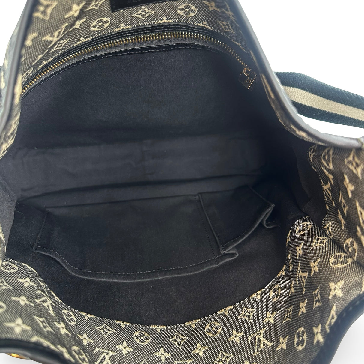 LOUIS VUITTON: Denim Monogram Mary Kate Mini Lin Messenger