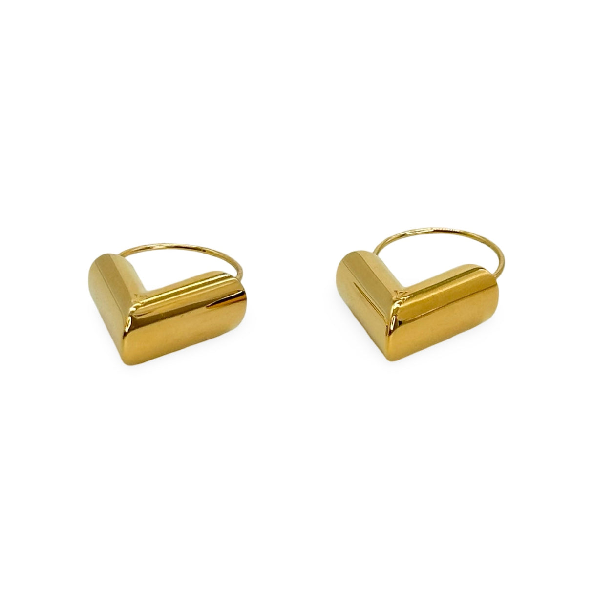 LOUIS VUITTON: Essential V Earrings