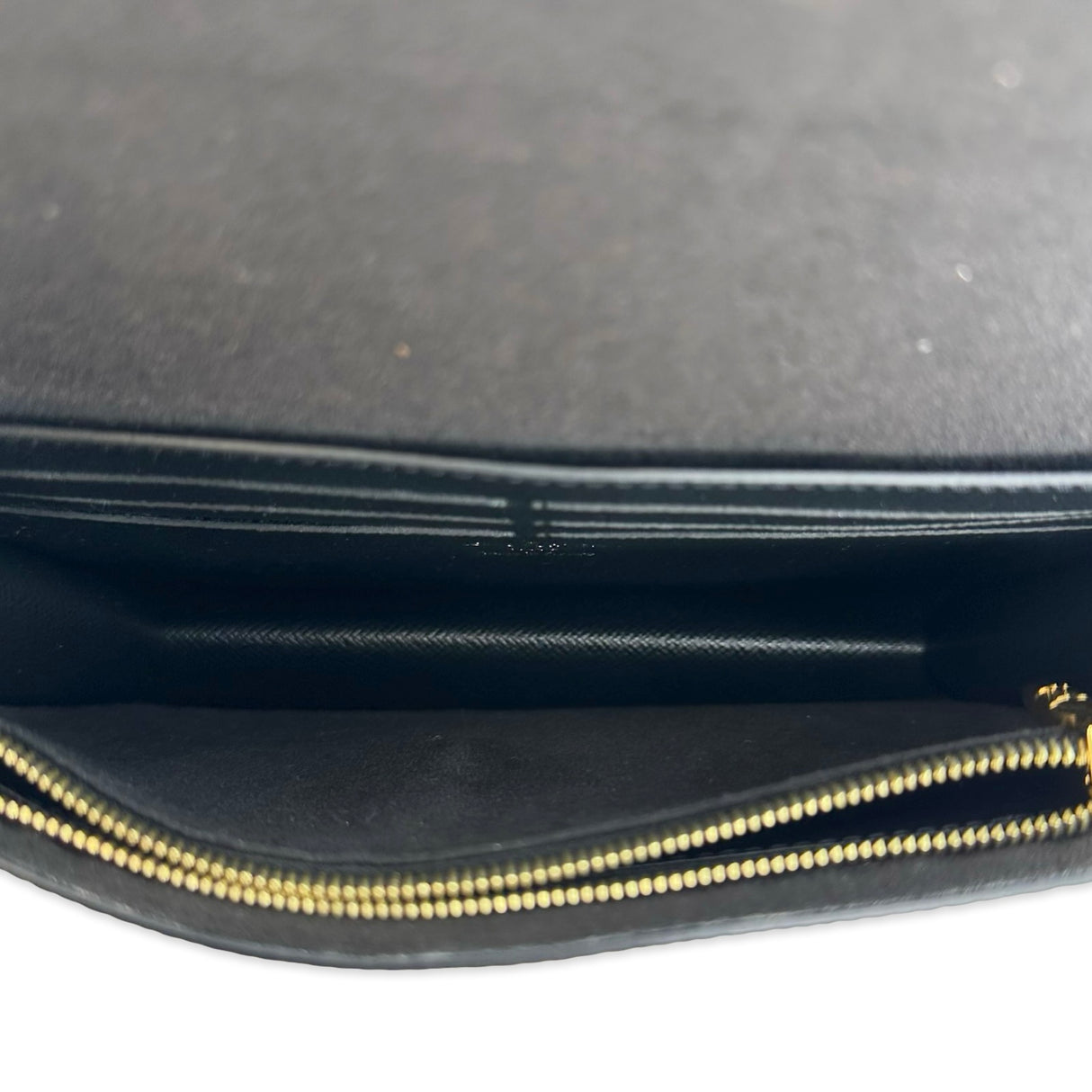LOUIS VUITTON: Epi Twist Chain Wallet