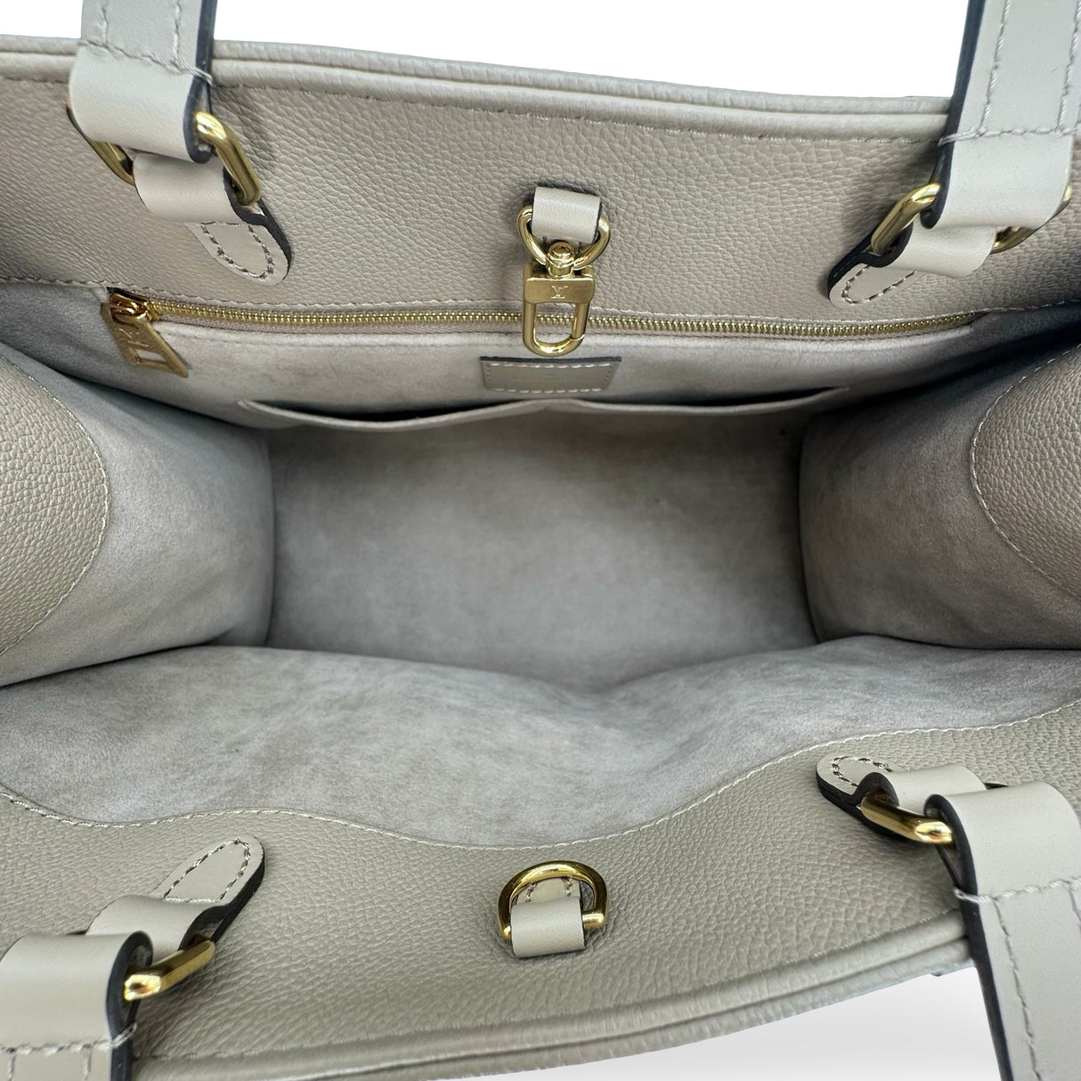 LOUIS VUITTON: Monogram Empreinte Onthego MM