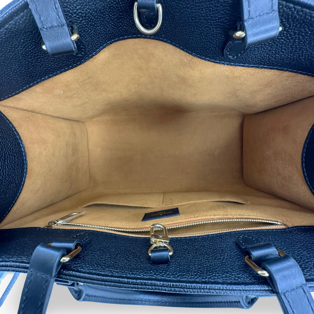 LOUIS VUITTON: Monogram Empreinte OntheGo MM