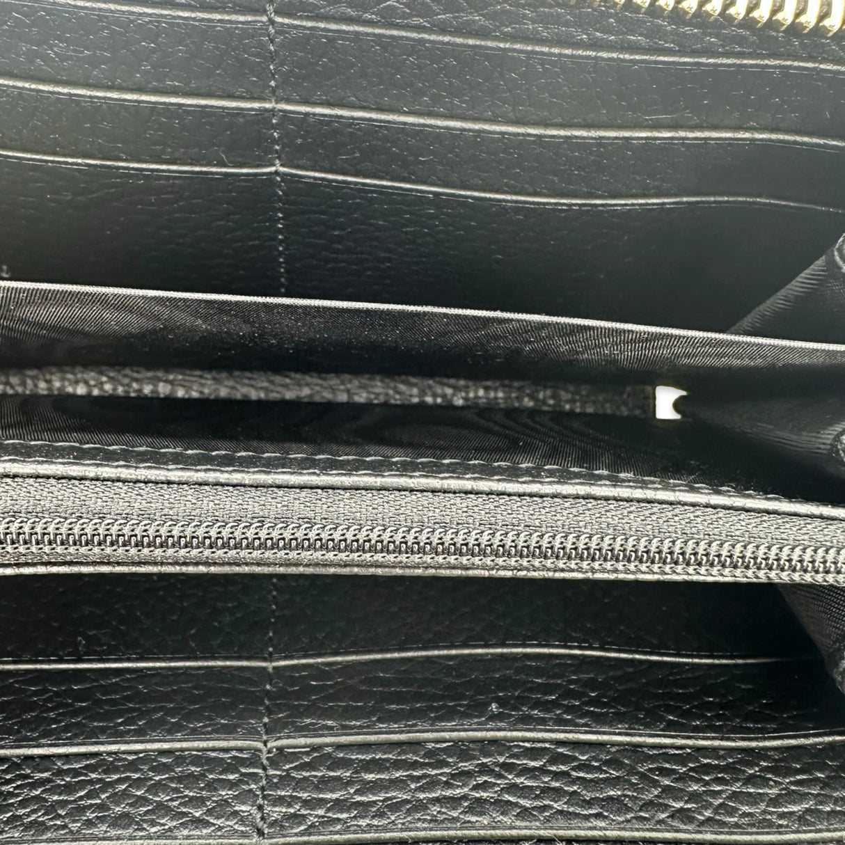 Grained Calfskin GG Marmont Zip Around Wallet