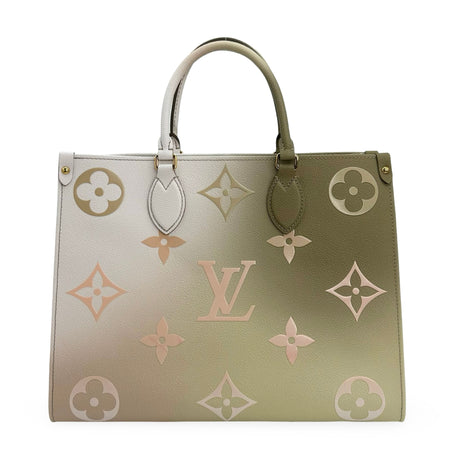 LOUIS VUITTON: Monogram Giant Spring in the City OntheGo MM