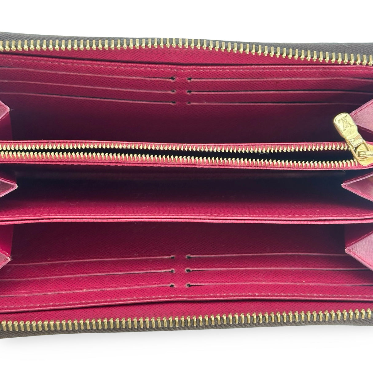 LOUIS VUITTON: Monogram Zippy Wallet