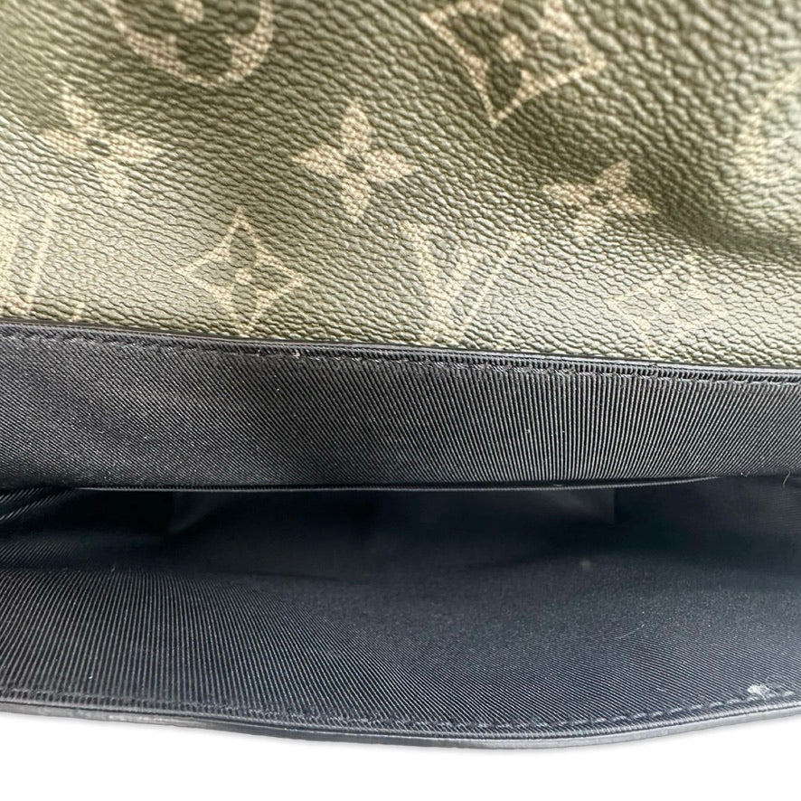LOUIS VUITTON: Monogram Pulse Messenger