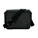LOUIS VUITTON: Taiga District Messenger PM