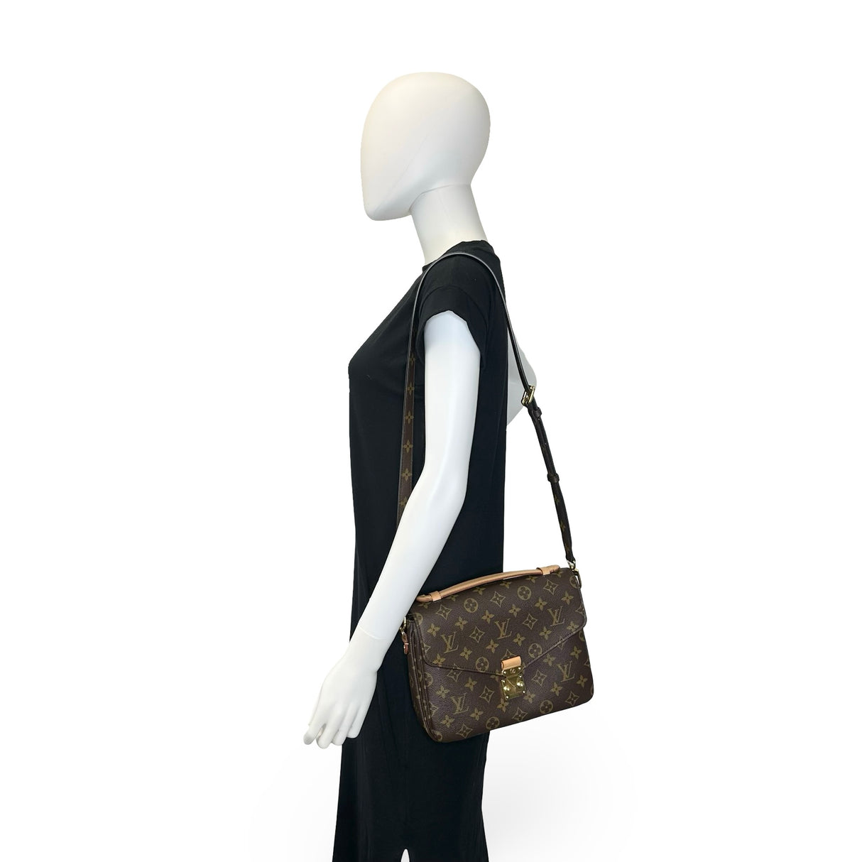 LOUIS VUITTON: Monogram Pochette Metis