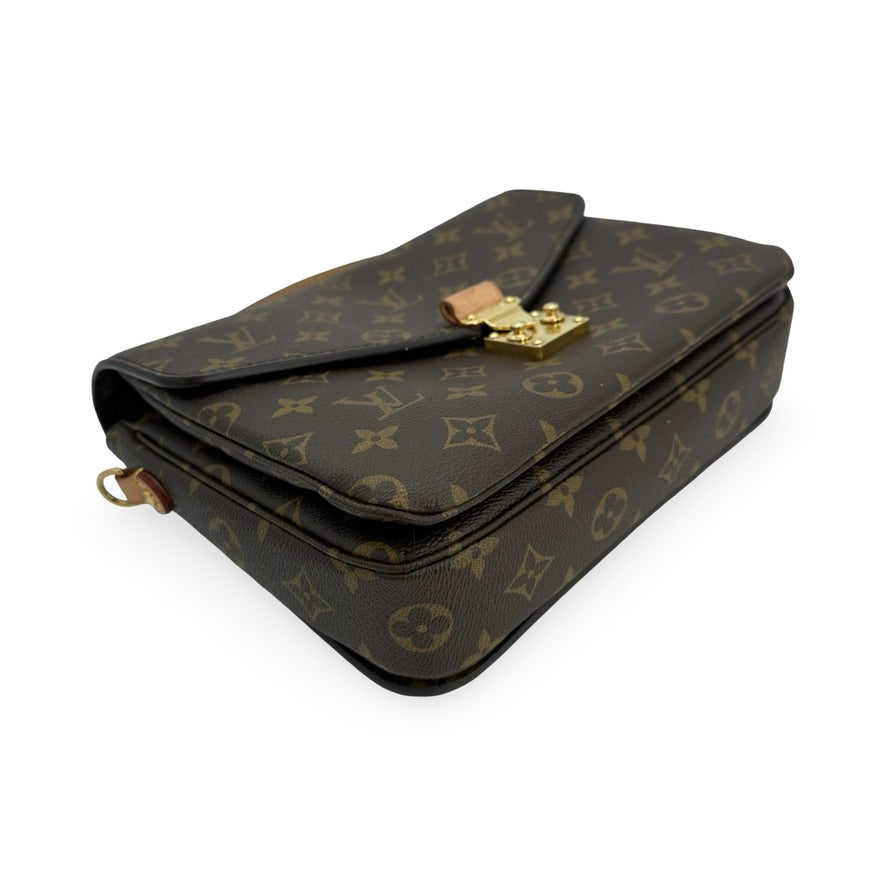 LOUIS VUITTON: Monogram Pochette Metis