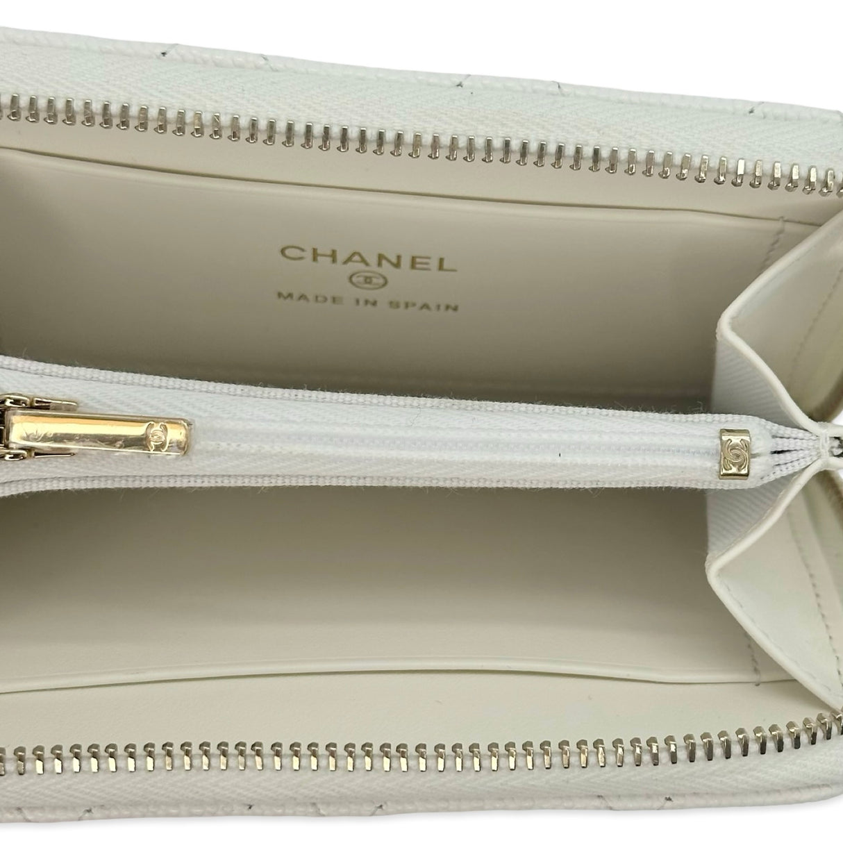 Quilted Caviar Crystal CC Zip Coin Purse