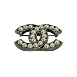 CHANEL: Pearl CC Brooch