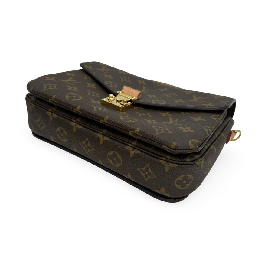 LOUIS VUITTON: Monogram Pochette Metis