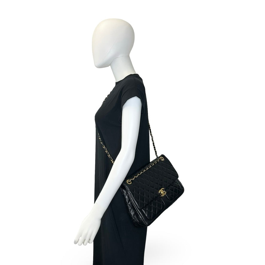 CHANEL: Quilted Lambskin Large Daily Friend Flap Bag