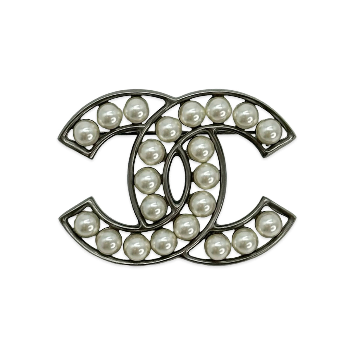 CHANEL: Pearl CC Brooch