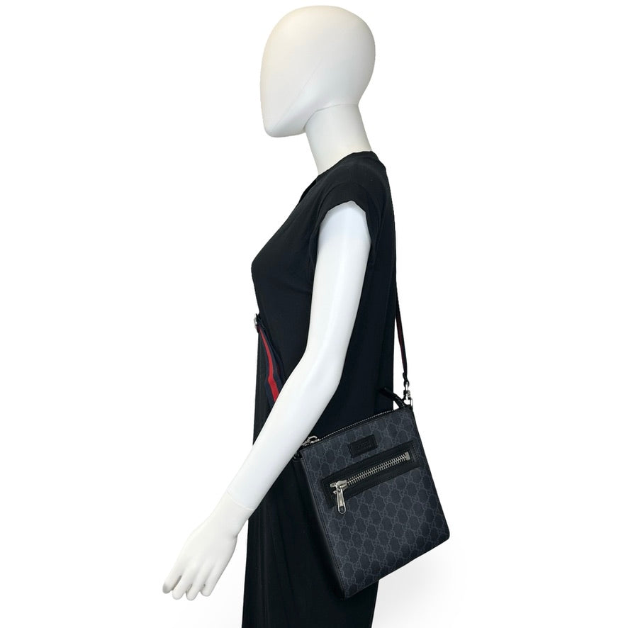 GUCCI: GG Supreme Small Messenger