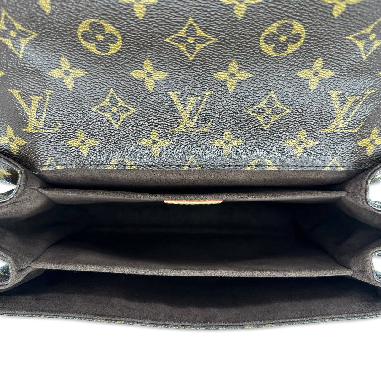 LOUIS VUITTON: Monogram Pochette Metis