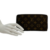 LOUIS VUITTON: Monogram Zippy Wallet