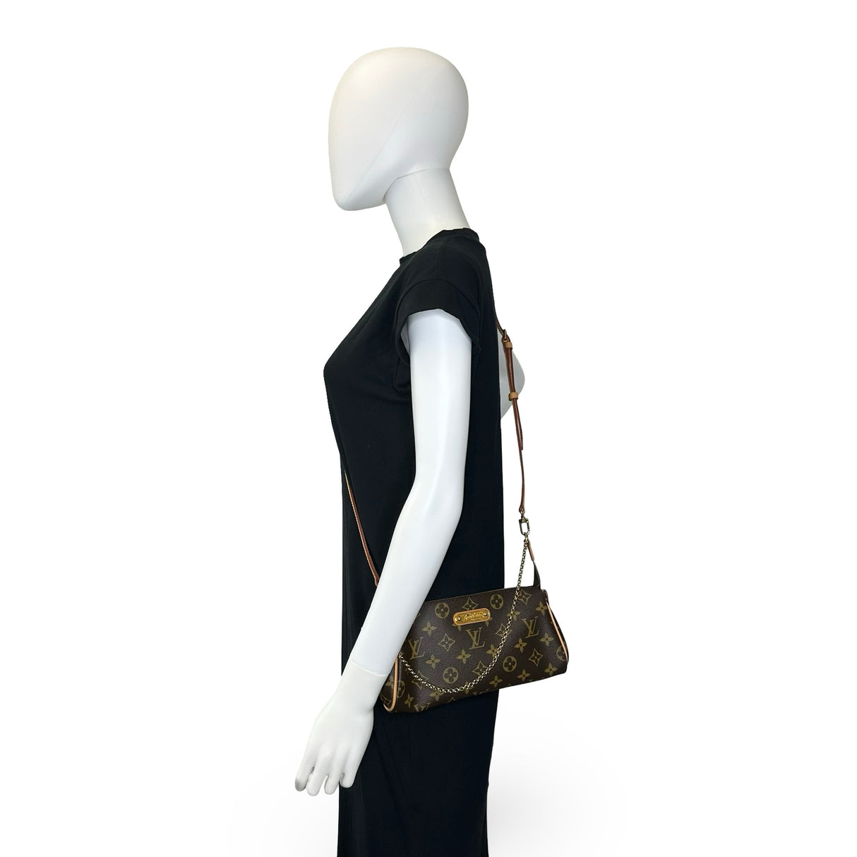 LOUIS VUITTON: Monogram Eva Pochette