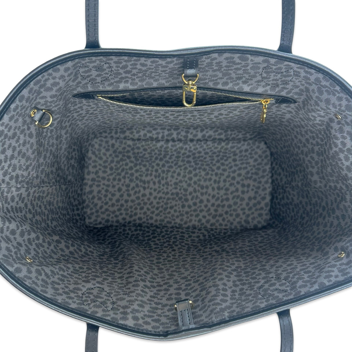 LOUIS VUITTON: Monogram Giant Wild at Heart Neverfull MM