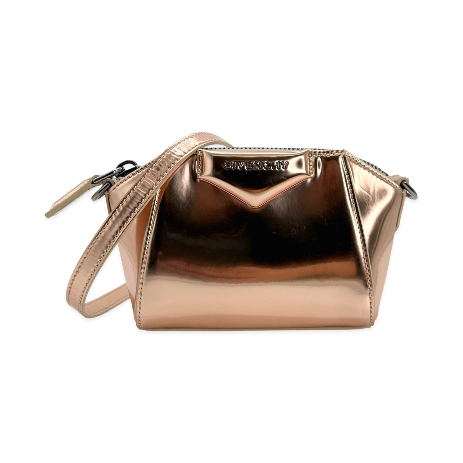 ナナ　　アングロアンドカンパニー GIVENCHY: Metallic Calfskin Nano Antigona Crossbody Bag – Luv Luxe
