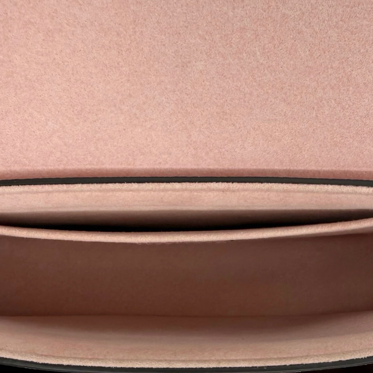 LOUIS VUITTON: Calfskin Lockme Tender