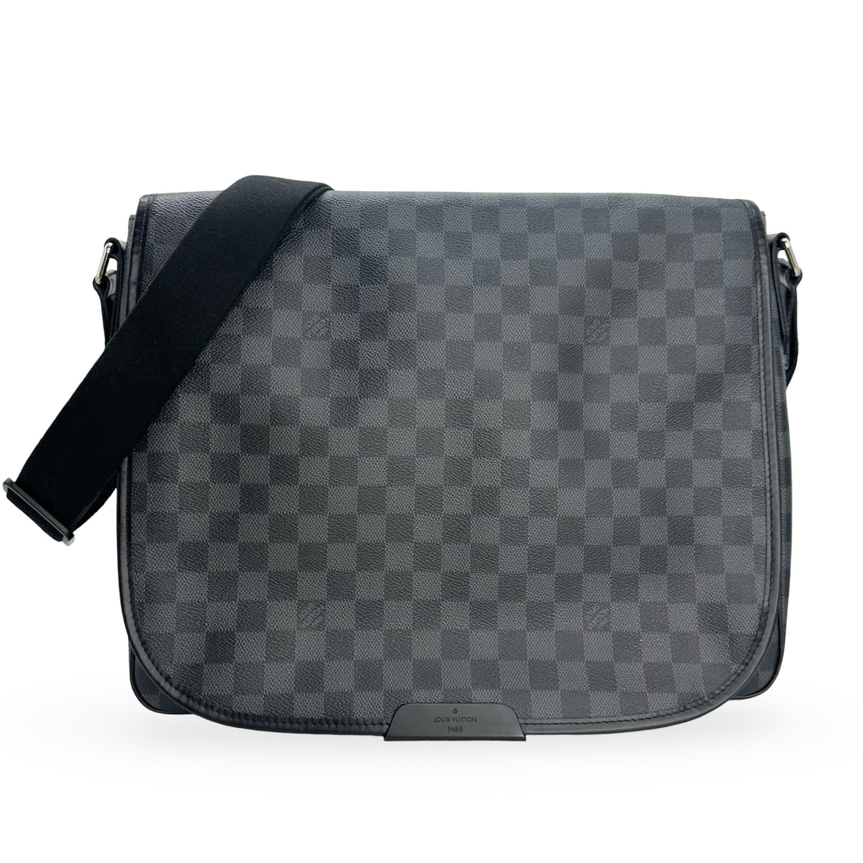 LOUIS VUITTON: Damier Graphite Daniel Messenger GM