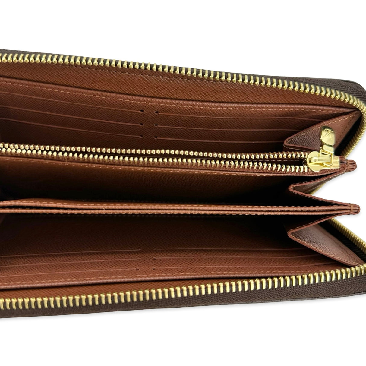 LOUIS VUITTON: Monogram Zippy Wallet