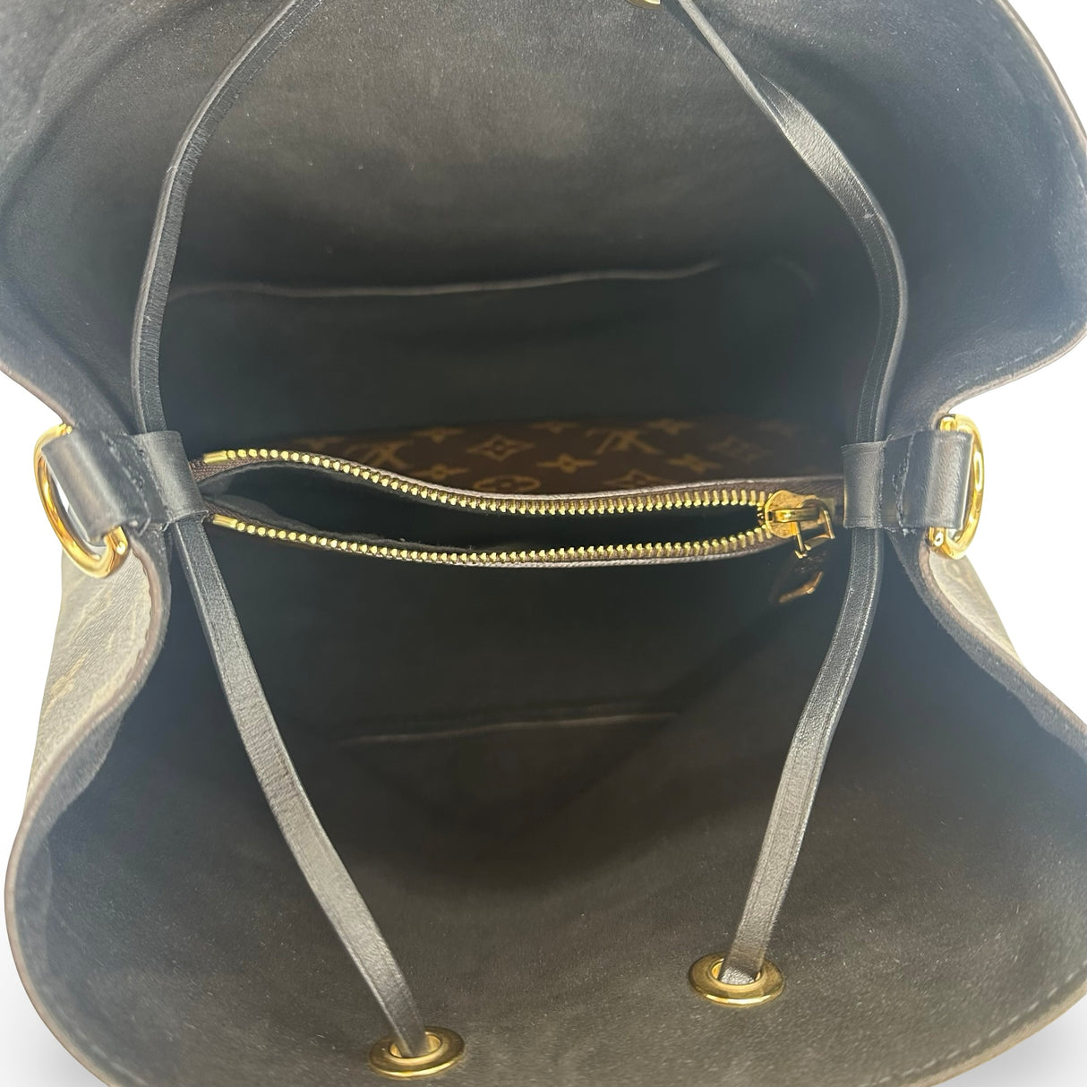 LOUIS VUITTON: Monogram NeoNoe MM