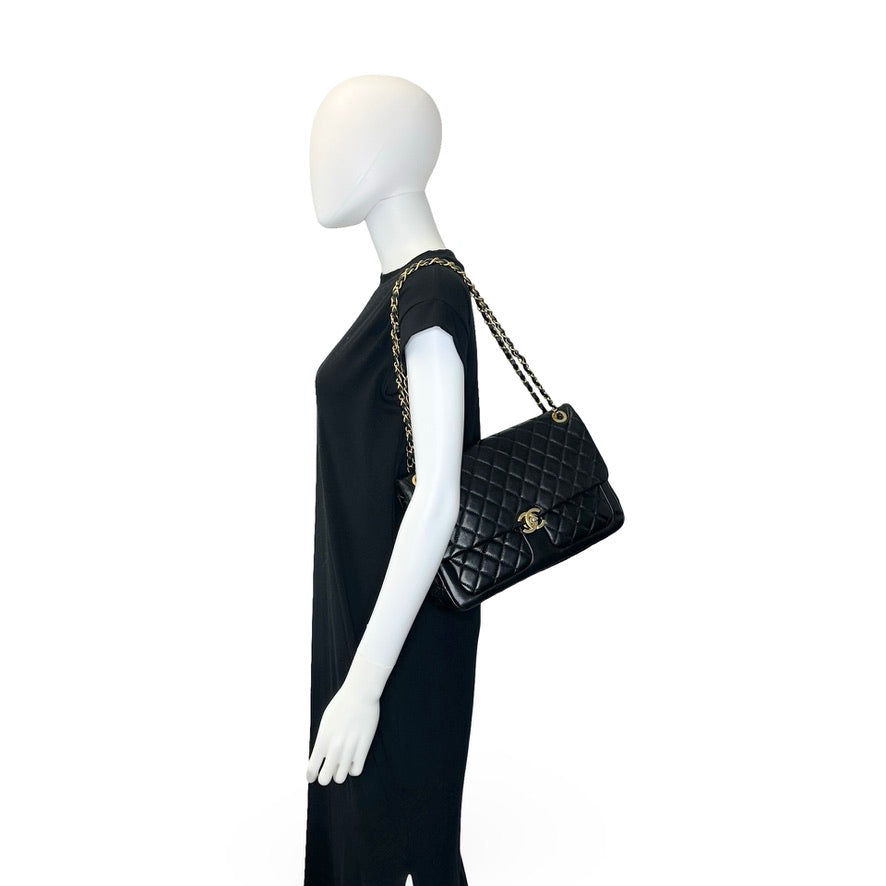 CHANEL: Quilted Lambskin Large Daily Friend Flap Bag