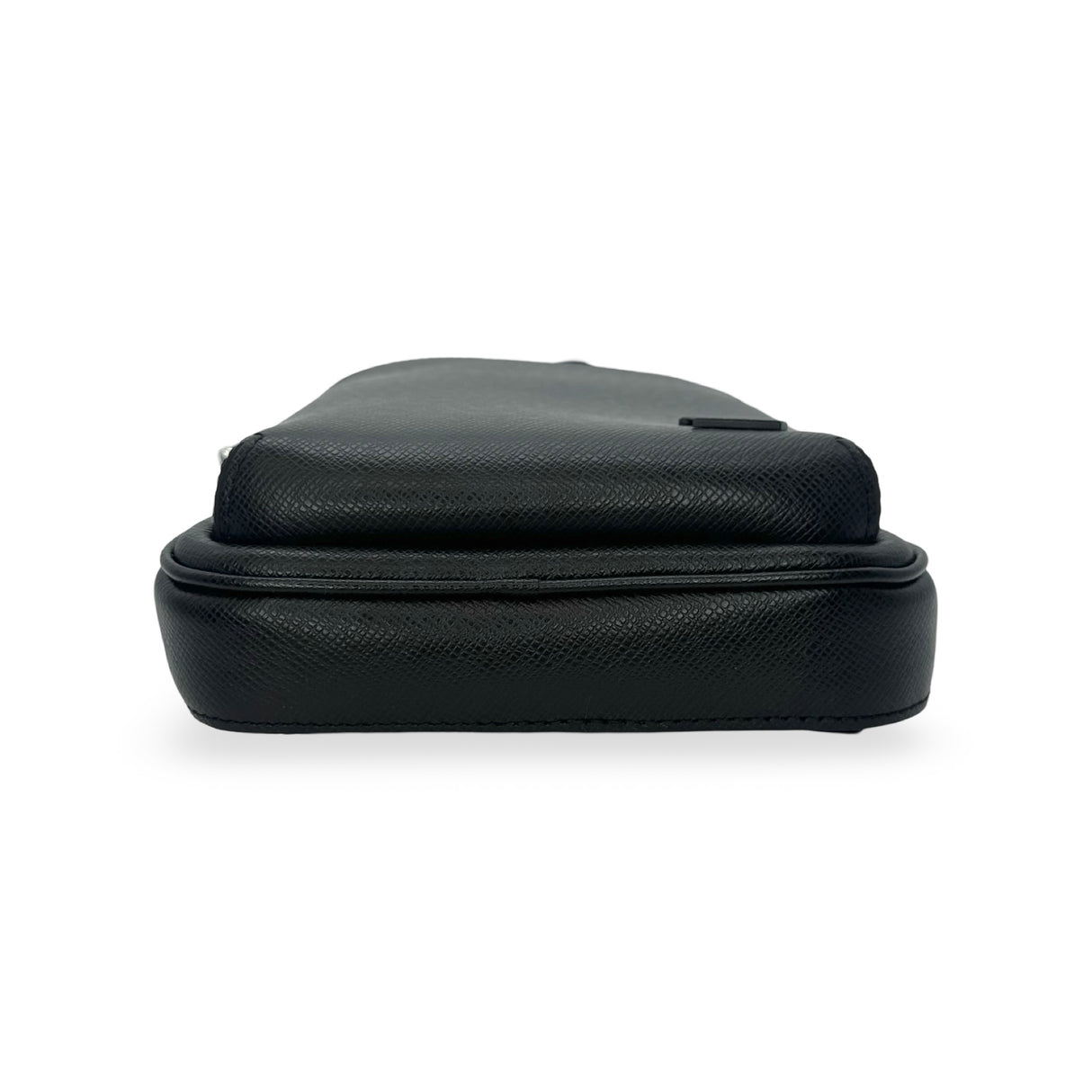 LOUIS VUITTON: Taiga Leather Avenue Sling Bag