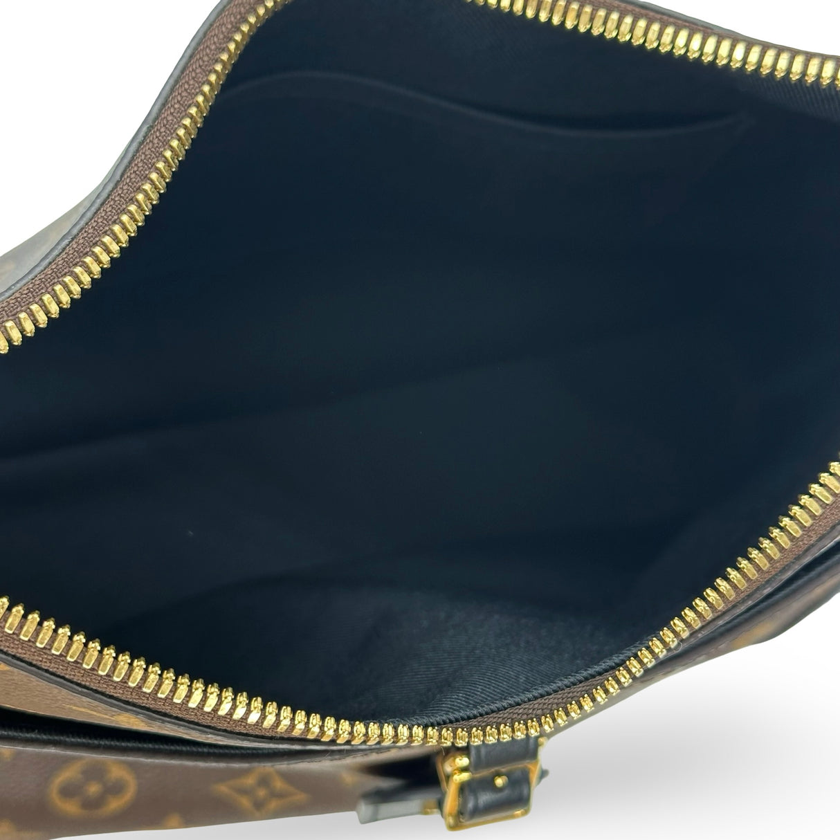 LOUIS VUITTON: Monogram Odeon MM