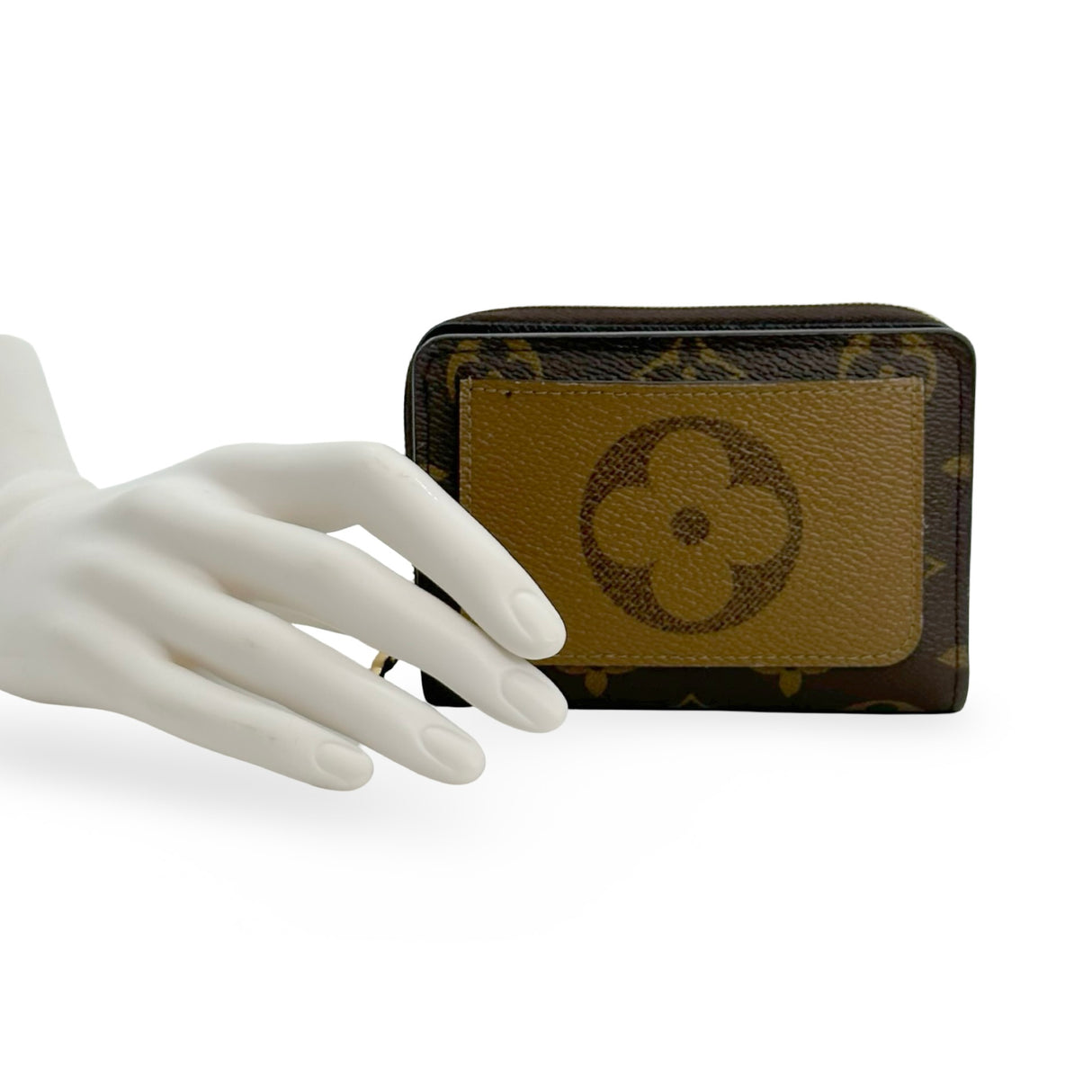 LOUIS VUITTON: Monogram Lou Wallet