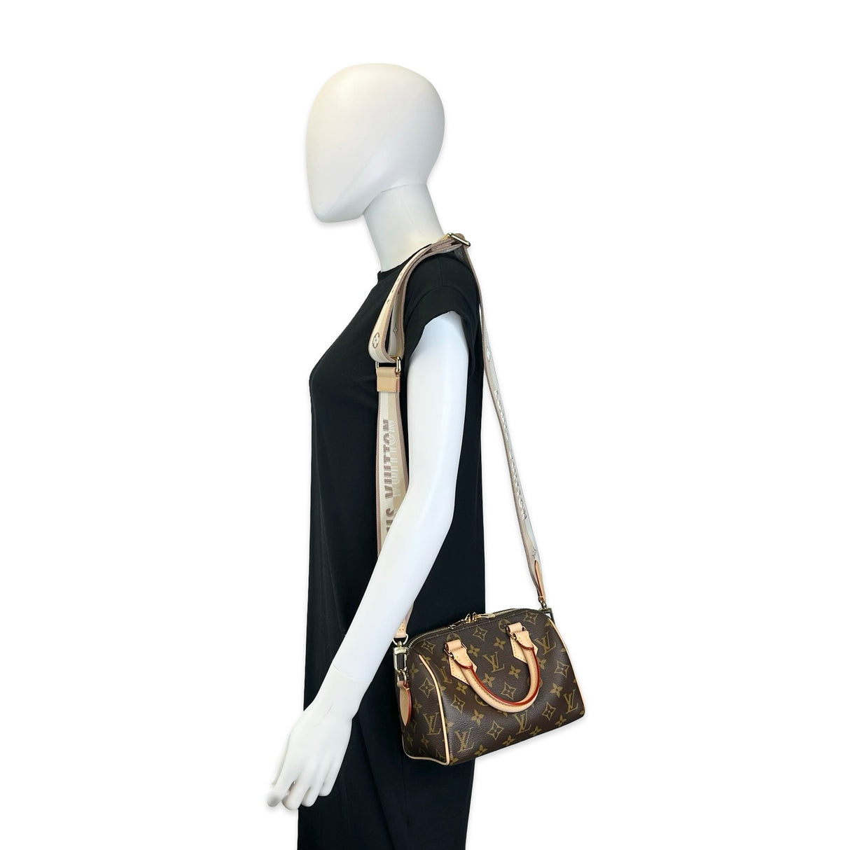LOUIS VUITTON: Monogram Speedy Bandouliere 20