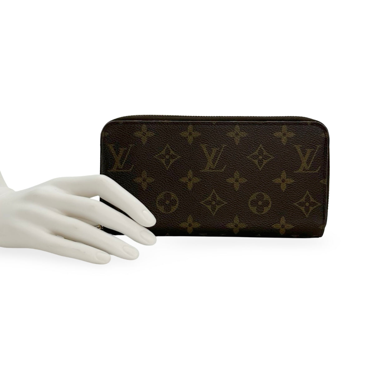LOUIS VUITTON: Monogram Zippy Wallet