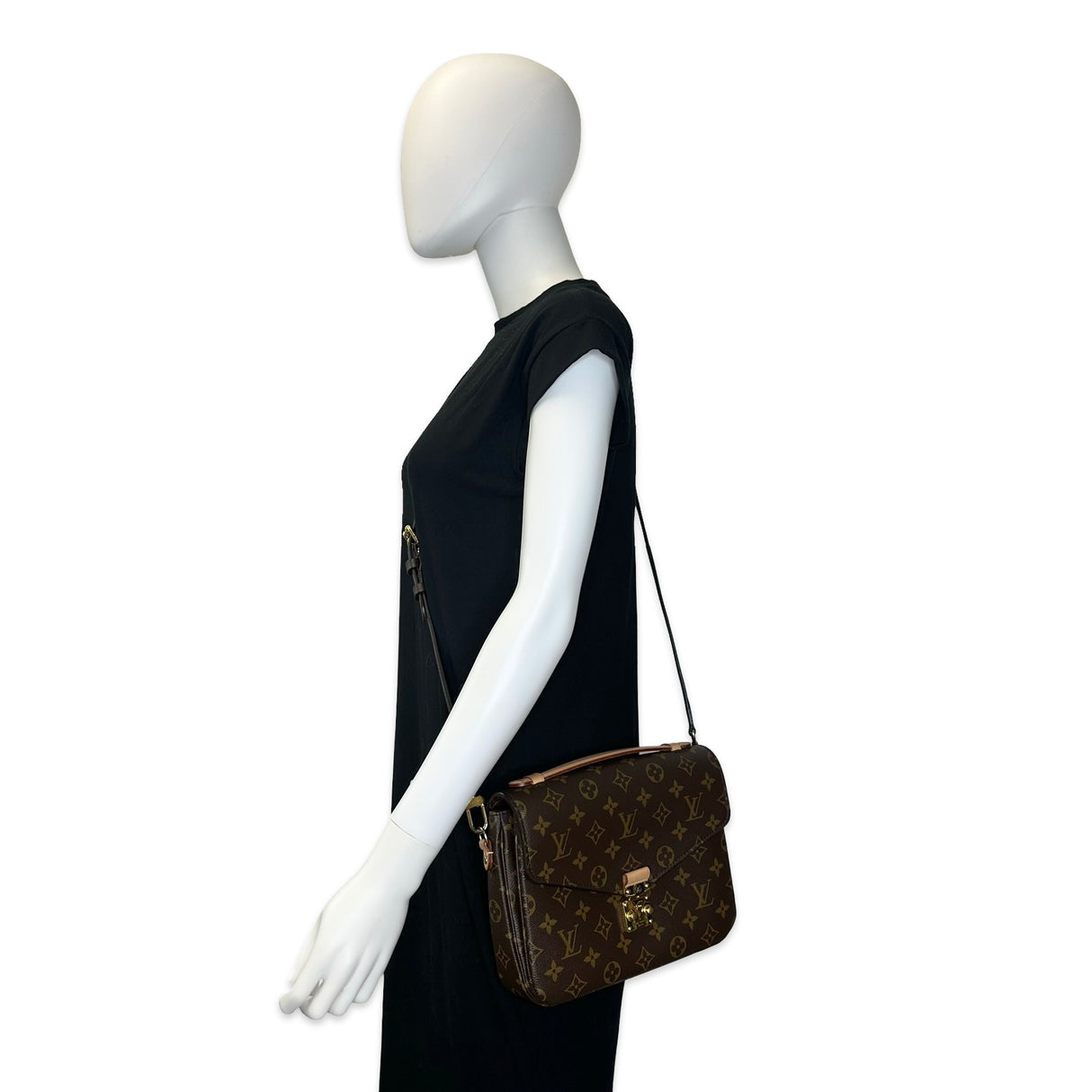 LOUIS VUITTON: Monogram Pochette Metis